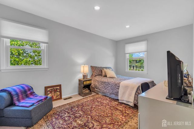 4 Dennison Place, Plainsboro, NJ 08536