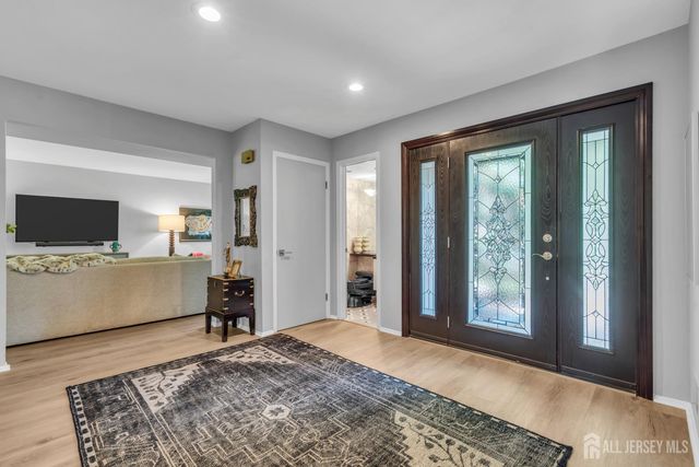 4 Dennison Place, Plainsboro, NJ 08536