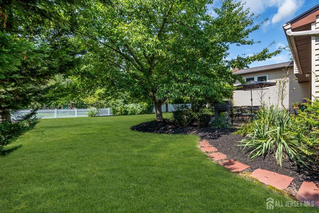 4 Dennison Place, Plainsboro, NJ 08536