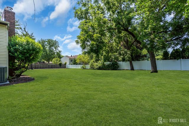 4 Dennison Place, Plainsboro, NJ 08536