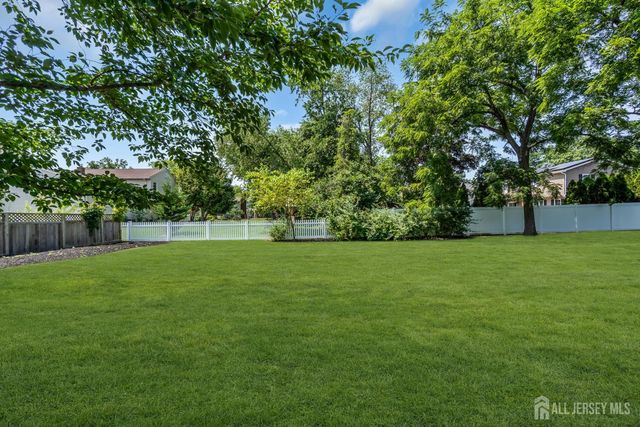 4 Dennison Place, Plainsboro, NJ 08536