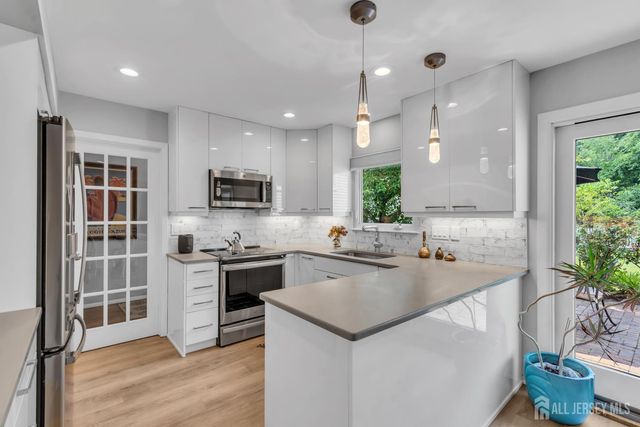 4 Dennison Place, Plainsboro, NJ 08536