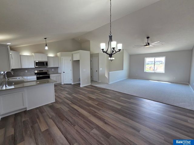 501 Railroad Street, Hallam, NE 68368