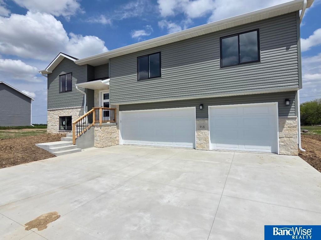 501 Railroad Street, Hallam, NE 68368