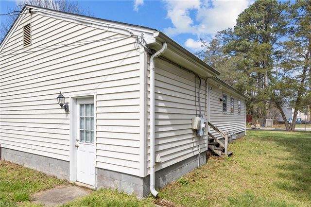 200 Sequoia RD, Portsmouth, VA 23701