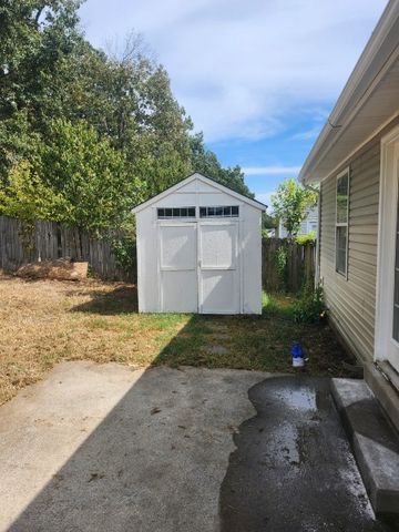 355 Donna Dr, Clarksville, TN 37042