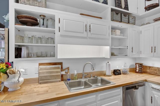 5420 Diamondhead Drive, Diamondhead, MS 39525