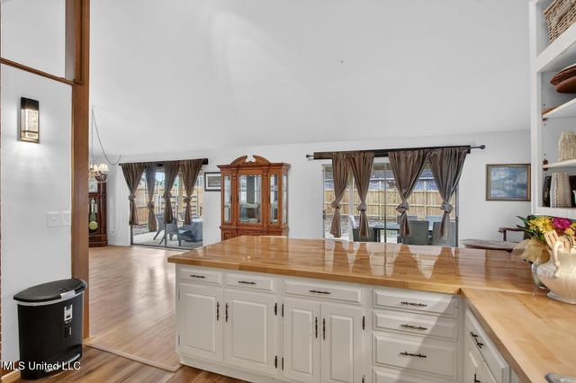 5420 Diamondhead Drive, Diamondhead, MS 39525