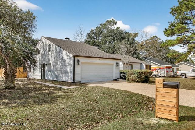 5420 Diamondhead Drive, Diamondhead, MS 39525