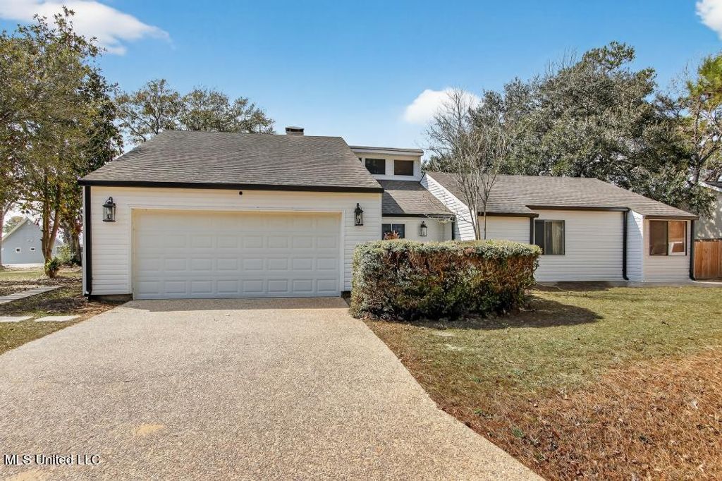 5420 Diamondhead Drive, Diamondhead, MS 39525