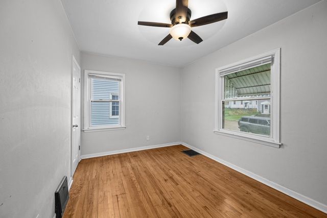 2404 MYRTLE Street, Davenport, IA 52804