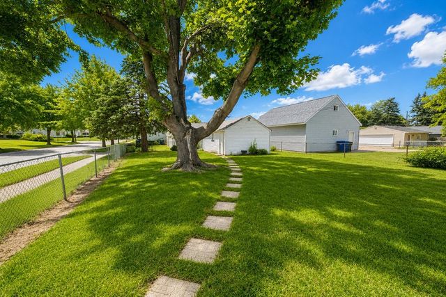 2404 MYRTLE Street, Davenport, IA 52804