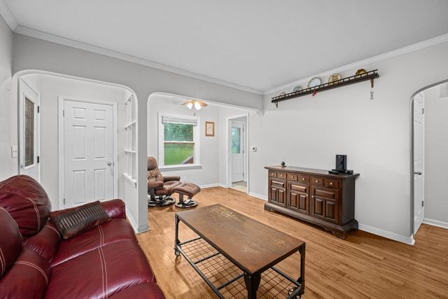 2404 MYRTLE Street, Davenport, IA 52804
