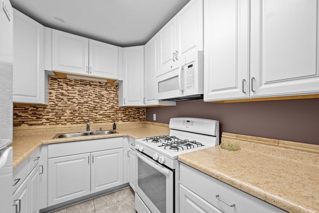 2404 MYRTLE Street, Davenport, IA 52804