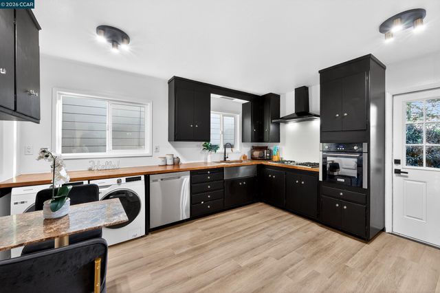 230 Fairlawn Dr, Berkeley, CA 94708