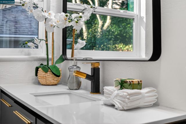 230 Fairlawn Dr, Berkeley, CA 94708