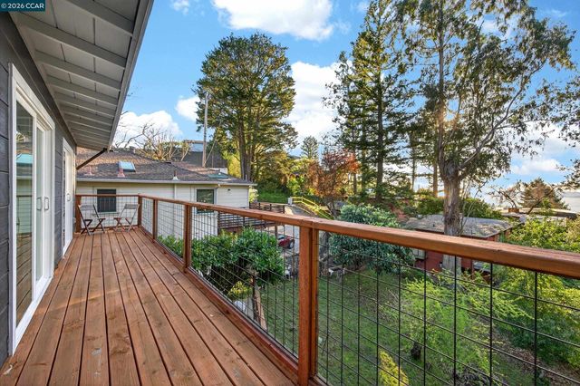 230 Fairlawn Dr, Berkeley, CA 94708