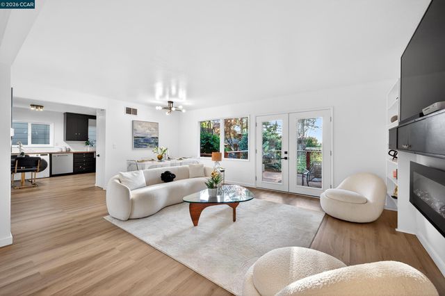 230 Fairlawn Dr, Berkeley, CA 94708