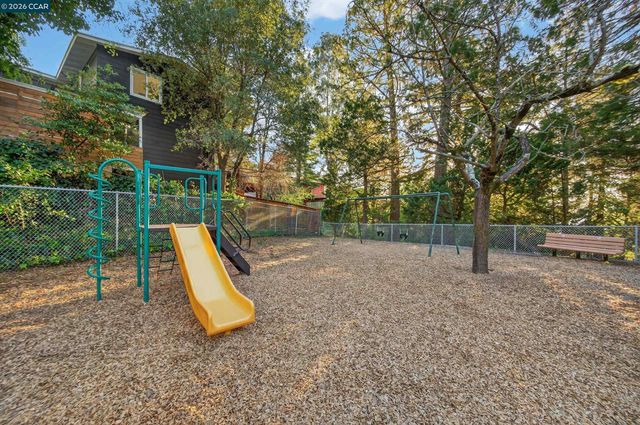 230 Fairlawn Dr, Berkeley, CA 94708