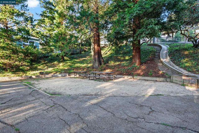 230 Fairlawn Dr, Berkeley, CA 94708