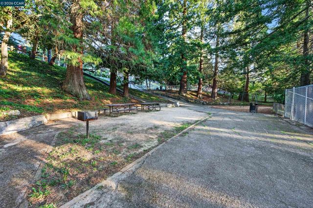 230 Fairlawn Dr, Berkeley, CA 94708