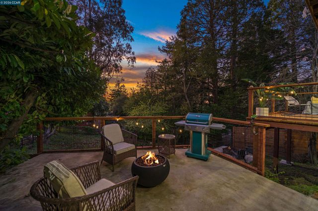 230 Fairlawn Dr, Berkeley, CA 94708