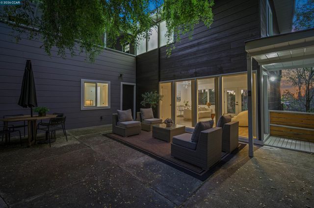 230 Fairlawn Dr, Berkeley, CA 94708