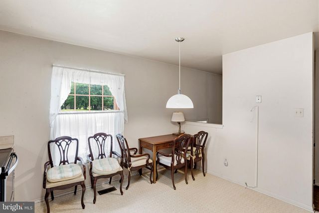 28 VALLEY CROSSING CIR, Cockeysville, MD 21030