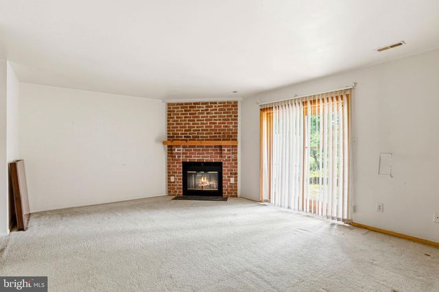 28 VALLEY CROSSING CIR, Cockeysville, MD 21030