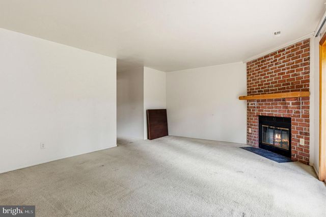 28 VALLEY CROSSING CIR, Cockeysville, MD 21030