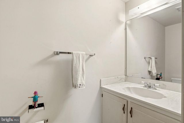 28 VALLEY CROSSING CIR, Cockeysville, MD 21030