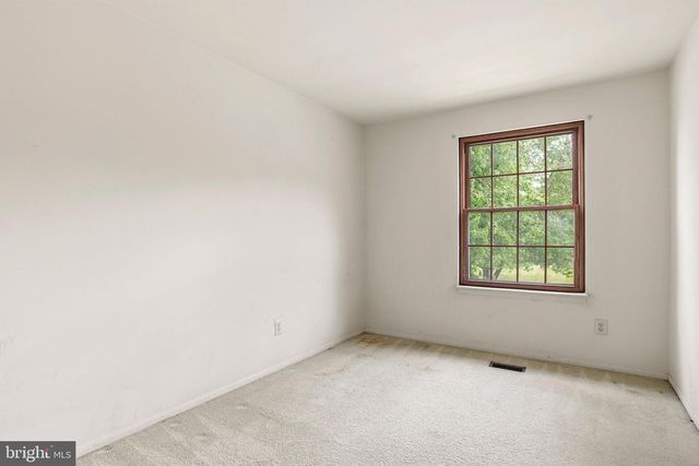 28 VALLEY CROSSING CIR, Cockeysville, MD 21030