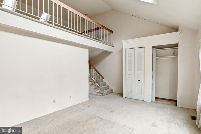 28 VALLEY CROSSING CIR, Cockeysville, MD 21030