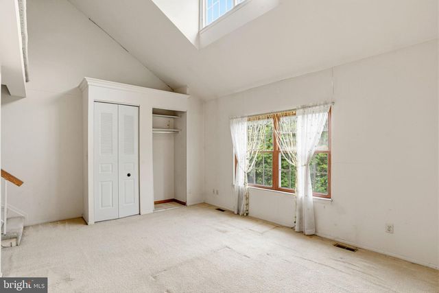 28 VALLEY CROSSING CIR, Cockeysville, MD 21030