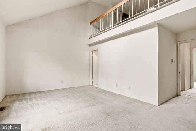 28 VALLEY CROSSING CIR, Cockeysville, MD 21030