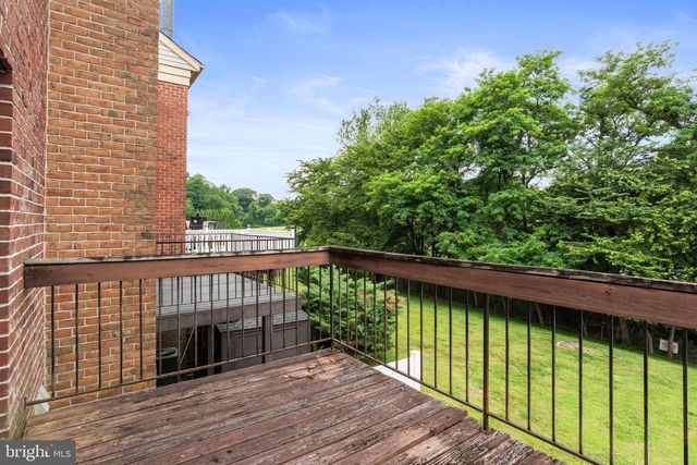 28 VALLEY CROSSING CIR, Cockeysville, MD 21030