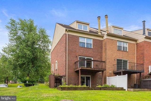 28 VALLEY CROSSING CIR, Cockeysville, MD 21030