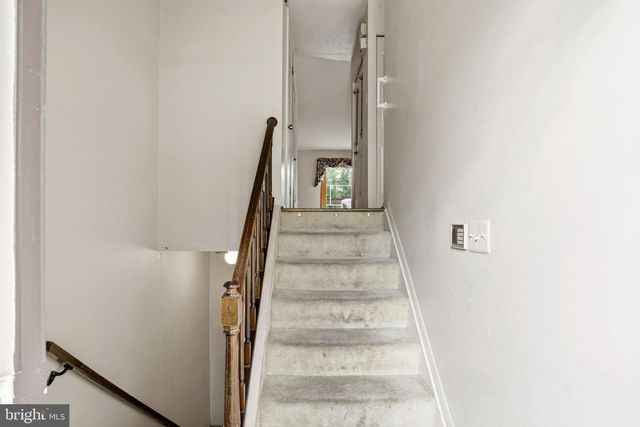 28 VALLEY CROSSING CIR, Cockeysville, MD 21030