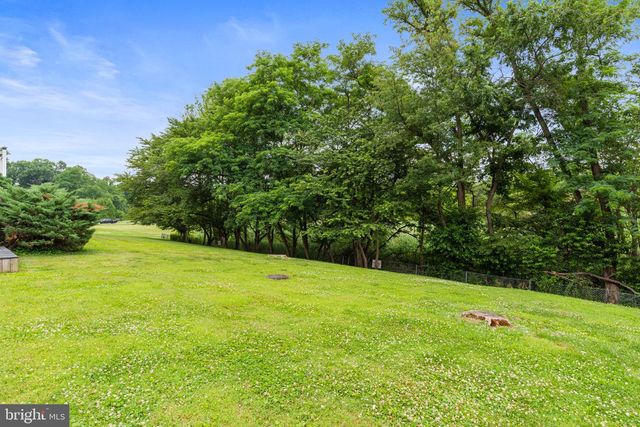 28 VALLEY CROSSING CIR, Cockeysville, MD 21030