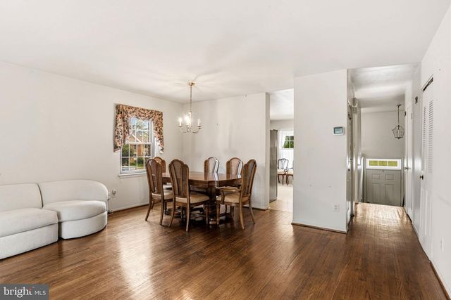 28 VALLEY CROSSING CIR, Cockeysville, MD 21030