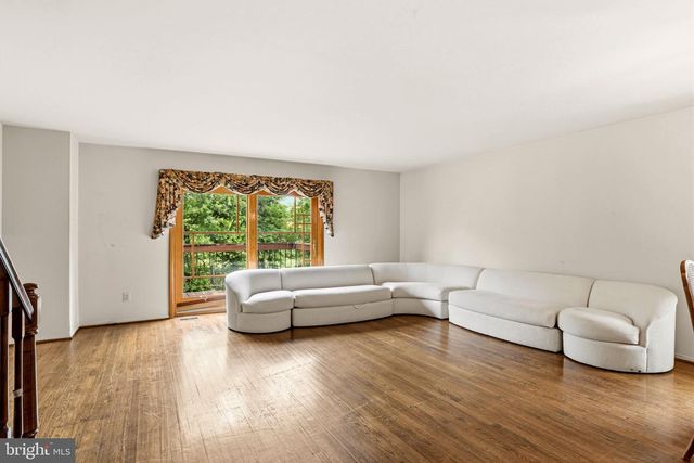 28 VALLEY CROSSING CIR, Cockeysville, MD 21030