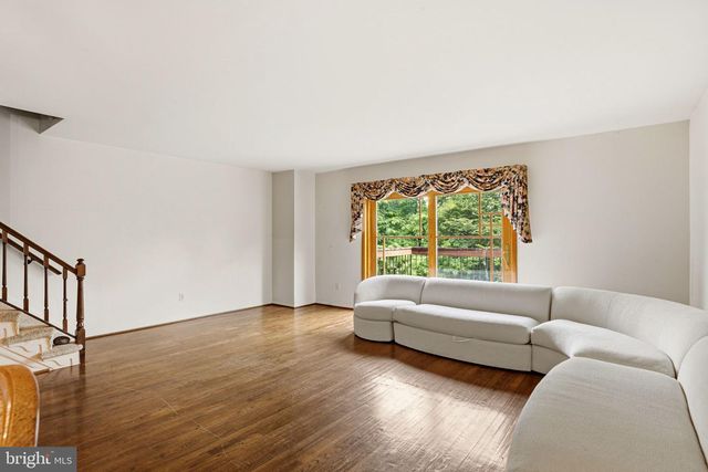 28 VALLEY CROSSING CIR, Cockeysville, MD 21030