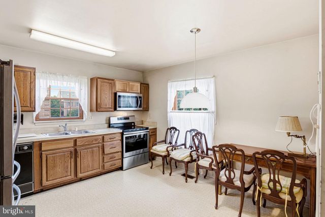 28 VALLEY CROSSING CIR, Cockeysville, MD 21030