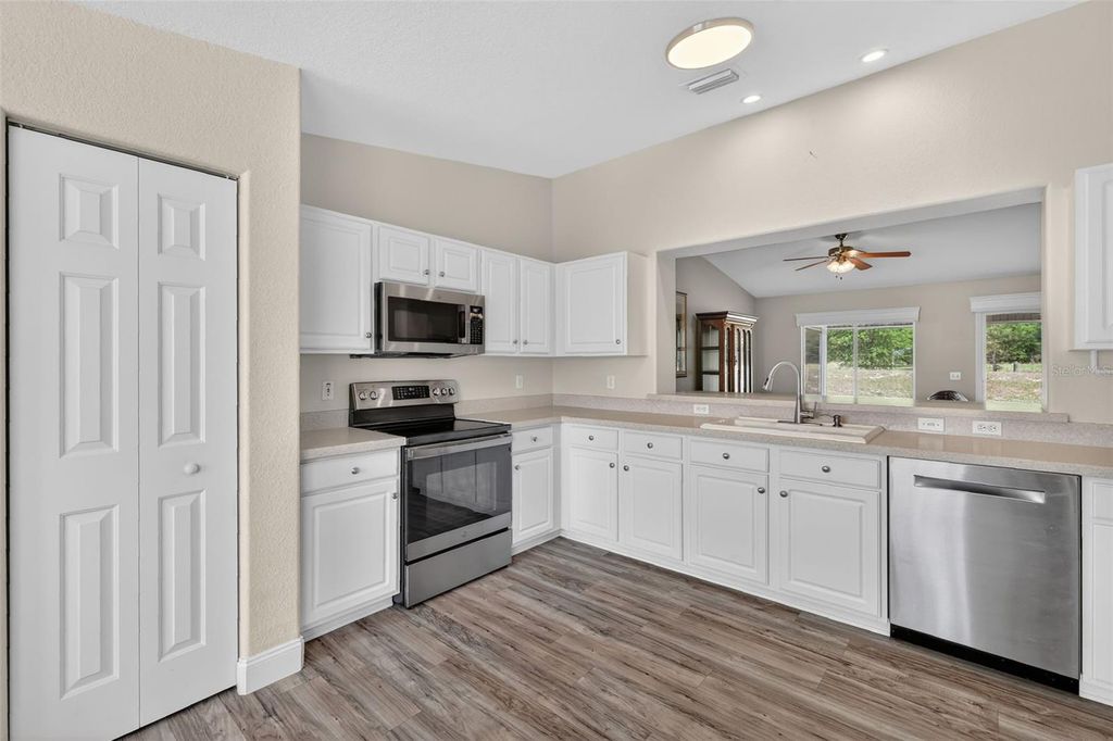 Image 13 of property listing at 13811 SE 85TH CIRCLE, Summerfield, FL 34491