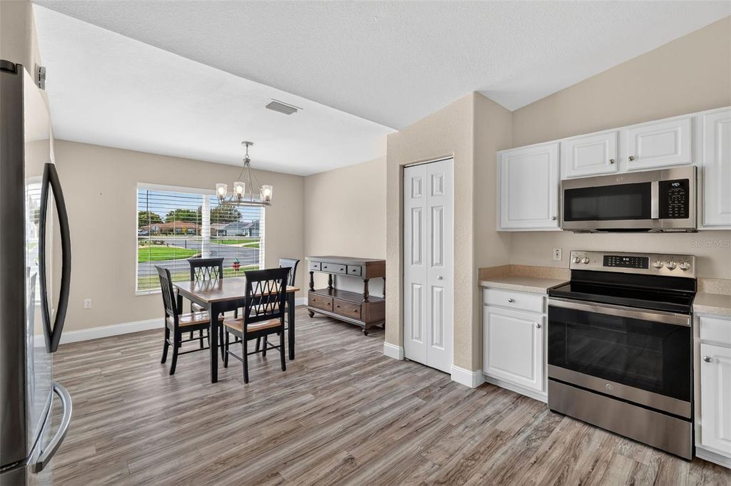 Image 10 of property listing at 13811 SE 85TH CIRCLE, Summerfield, FL 34491