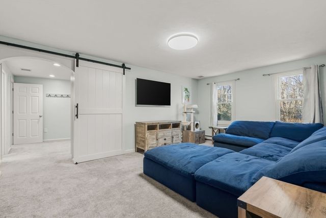 10 Mockingbird Hill, Bridgewater, MA 02324