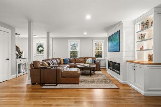 10 Mockingbird Hill, Bridgewater, MA 02324