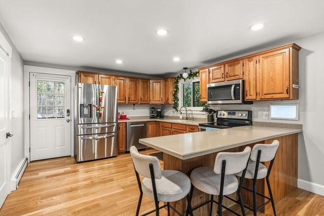 10 Mockingbird Hill, Bridgewater, MA 02324