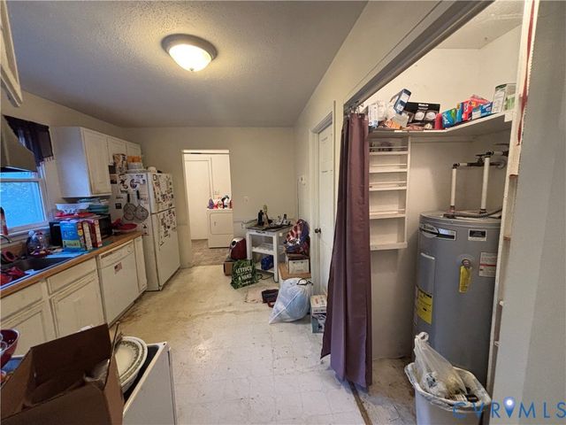 2001 S Waterside Dr, Lanexa, VA 23089