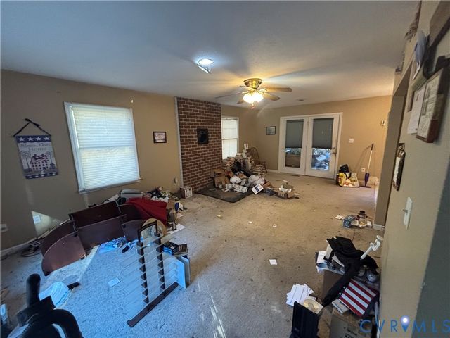 2001 S Waterside Dr, Lanexa, VA 23089